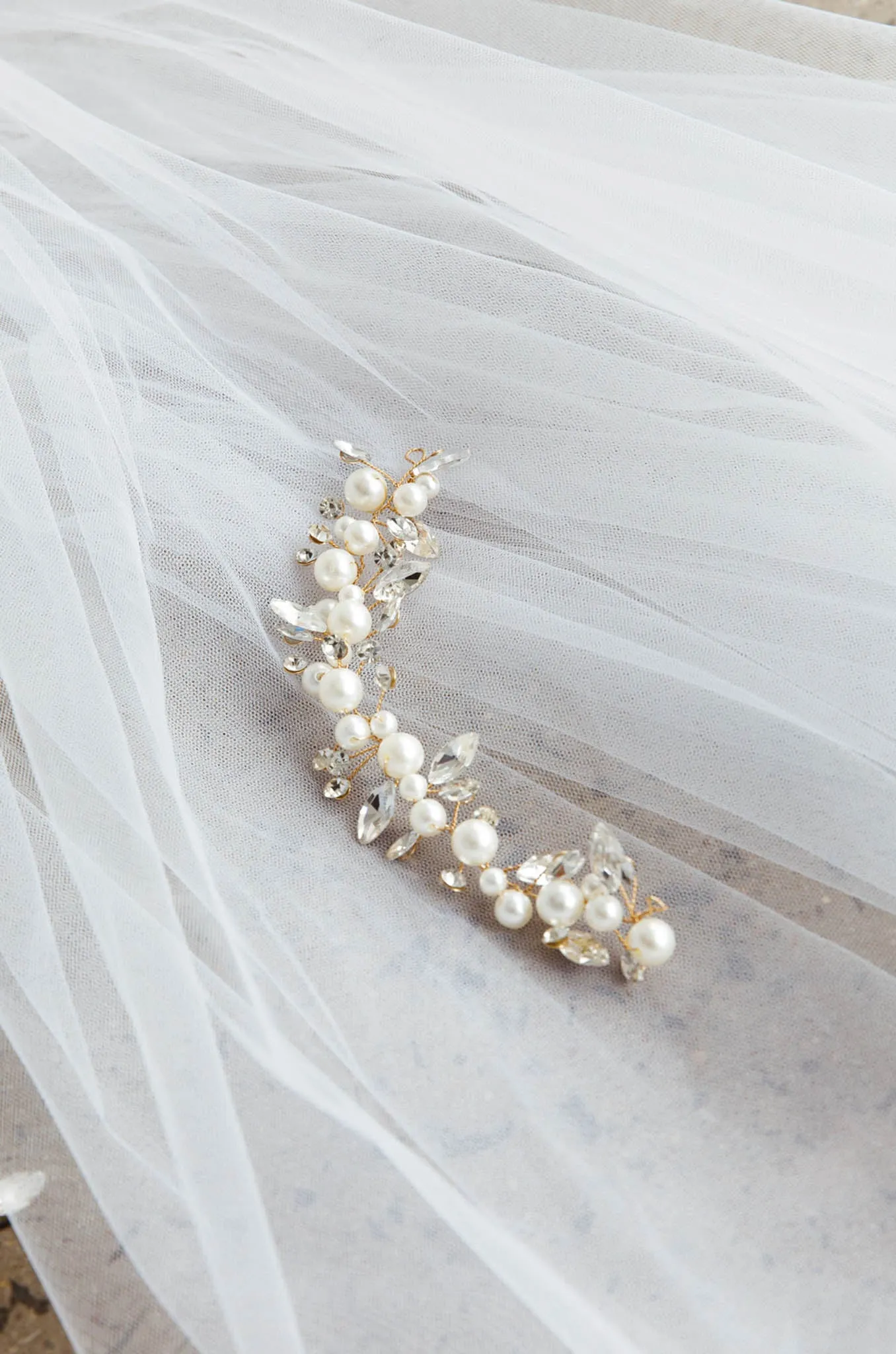 Artemis Pearl & Crystal Hair Pin Gold