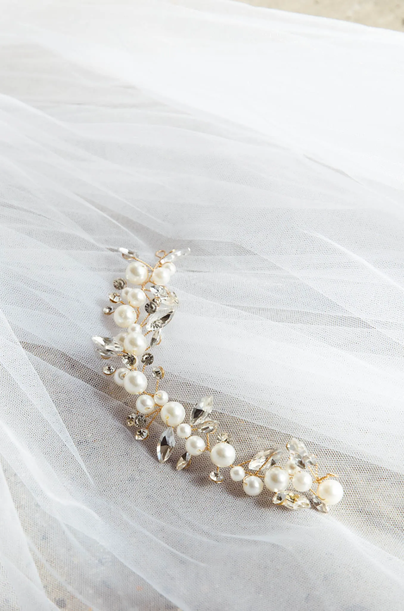 Artemis Pearl & Crystal Hair Pin Gold